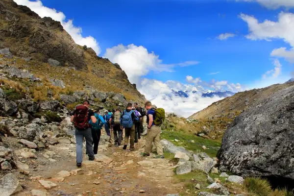 Turistas en un tramo de Camino Inca